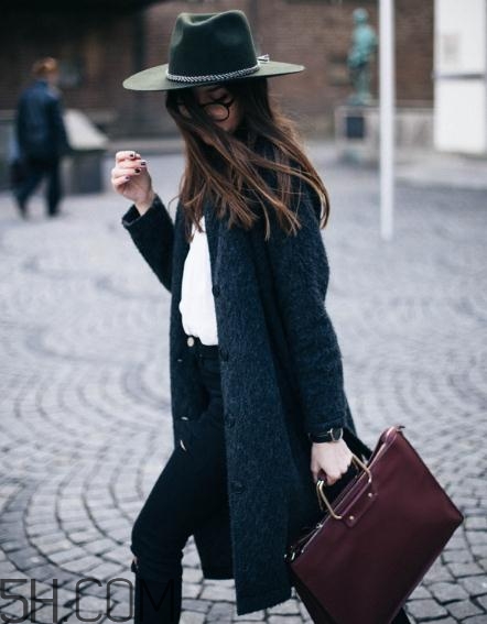 羊絨大衣配什么包包？羊絨大衣搭配什么包好看？