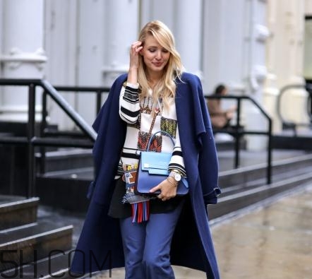 羊絨大衣配什么包包？羊絨大衣搭配什么包好看？