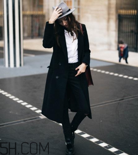 羊絨大衣里面怎么搭配？羊絨大衣搭配什么打底衫？