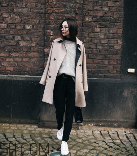 羊絨大衣里面怎么搭配？羊絨大衣搭配什么打底衫？