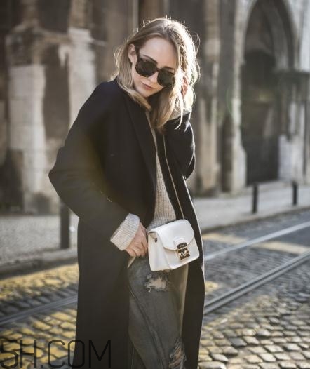 羊絨大衣里面怎么搭配？羊絨大衣搭配什么打底衫？