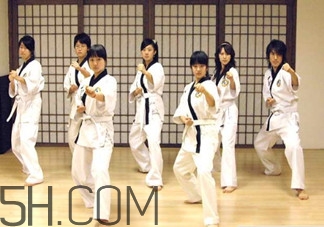 女生學(xué)空手道好還是跆拳道好？女生學(xué)哪種防身術(shù)好？