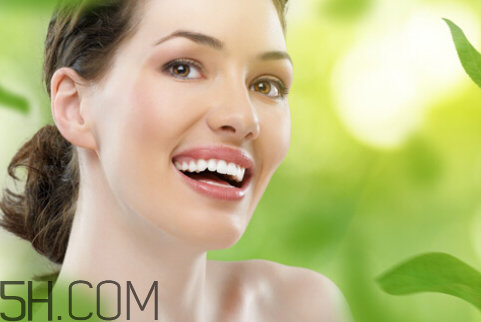 戴牙套可以洗牙嗎？洗牙多久一次？