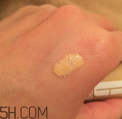 倩碧魔妝點點棒哪個色號最白？真人試色