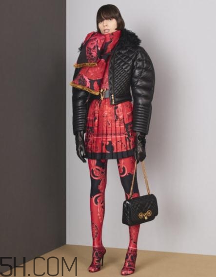 versace2018早秋服裝系列好看嗎_有哪些款式？