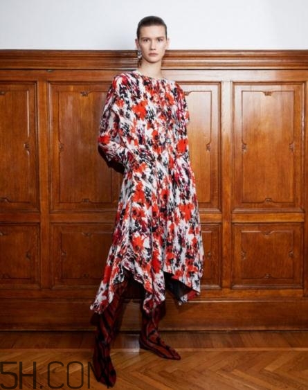 roberto cavalli2018早秋服裝系列好看嗎_有哪些款式？