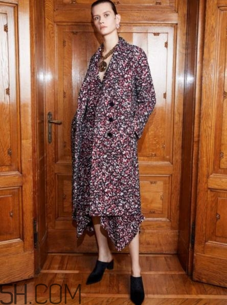 roberto cavalli2018早秋服裝系列好看嗎_有哪些款式？