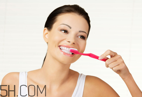 牙菌斑刷牙能刷干凈嗎？每天堅持刷牙為什么還是黃？