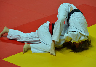 女生學(xué)柔道好嗎？女生學(xué)柔道好還是跆拳道好？