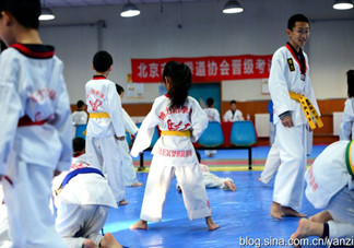 幾歲小孩可以學(xué)空手道嗎？小孩學(xué)空手道好還是跆拳道好？