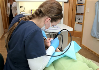 洗牙會(huì)傷害牙齒嗎？洗牙前要驗(yàn)血嗎？