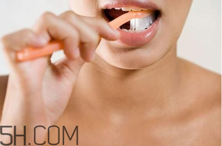 牙菌斑刷牙能刷干凈嗎？每天堅持刷牙為什么還是黃？