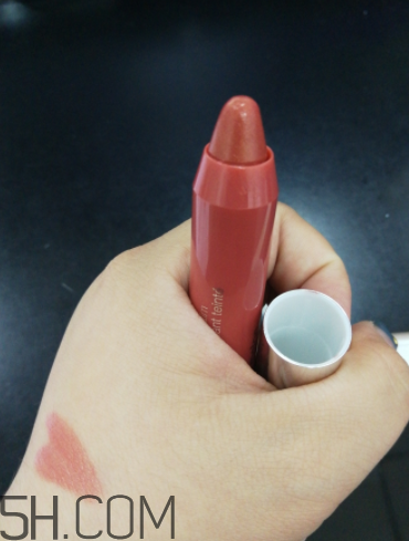 倩碧蠟筆唇膏04號適合黃皮嗎？04號試色