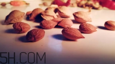 杏仁酸可以每天用嗎？杏仁酸可以白天用嗎？