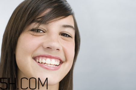 烤瓷牙為什么會有縫隙？烤瓷牙的注意事項(xiàng)有哪些？