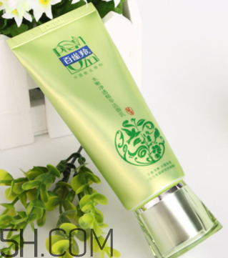 百雀羚泡沫潔面乳洗后緊繃嗎？適合干皮嗎？