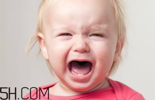 怎樣看寶寶是不是上火？寶寶上火的原因有哪些？