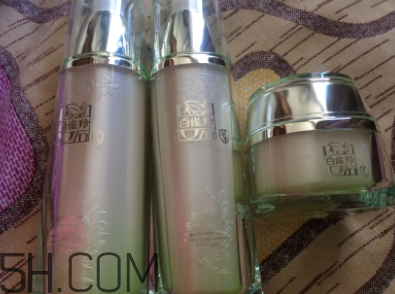 百雀羚至臻皙白組合套裝包含哪些？什么功效？