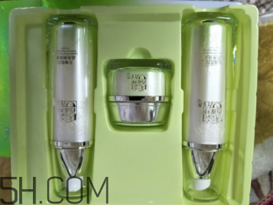 百雀羚至臻皙白組合套裝包含哪些？什么功效？