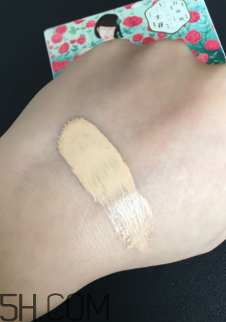 百雀羚氣墊BB霜浮粉嗎？適合干皮嗎？