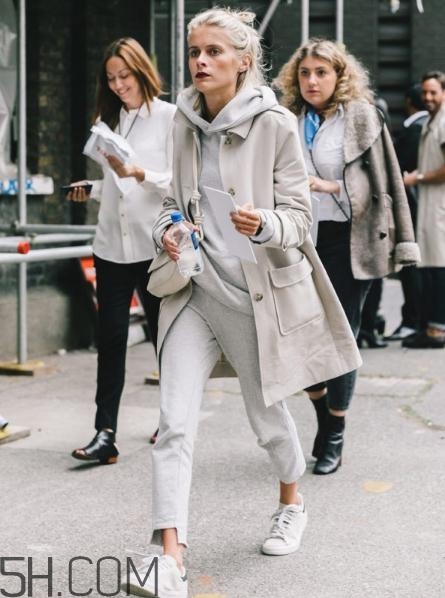 冬天穿九分褲穿什么鞋子？冬天九分褲配什么鞋子好看？