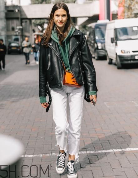 冬天穿九分褲穿什么鞋子？冬天九分褲配什么鞋子好看？