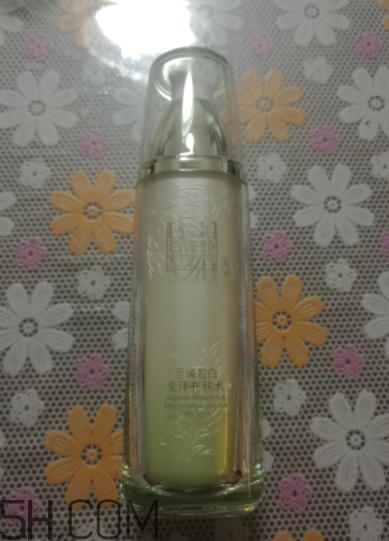 百雀羚亮膚水是清潔水嗎？適合油皮嗎？