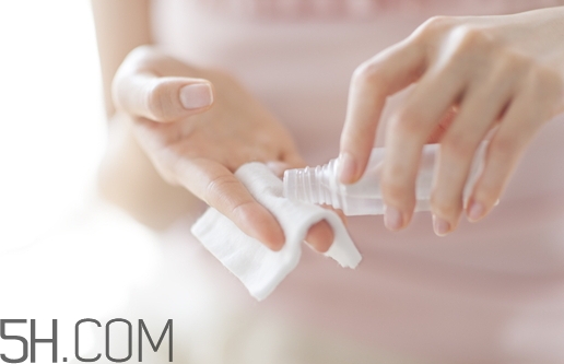 濕敷和面膜哪個(gè)先用？濕敷和面膜的順序