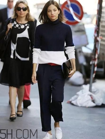 高領(lǐng)毛衣搭配什么褲子？高領(lǐng)毛衣下面穿什么？