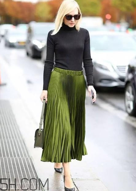 高領(lǐng)毛衣搭配什么褲子？高領(lǐng)毛衣下面穿什么？