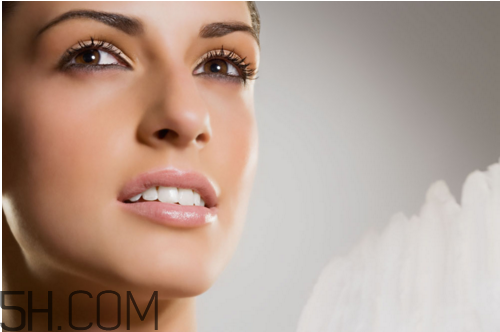 戴牙套可以用漱口水嗎？牙齒矯正后用什么刷牙？