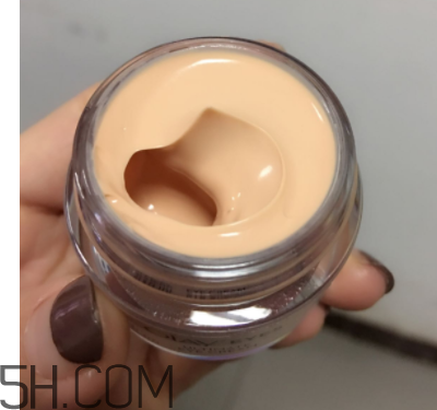 Olay素顏眼霜油不油？適合什么膚質(zhì)？