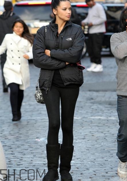 雪地靴搭配什么衣服？雪地靴搭配衣服圖片