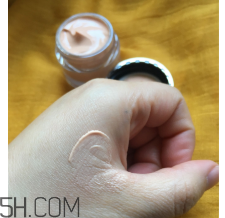 Olay素顏眼霜油不油？適合什么膚質(zhì)？