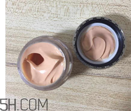 Olay素顏眼霜油不油？適合什么膚質(zhì)？