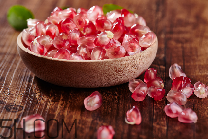 吃石榴牙齒變黑怎么回事？吃核桃牙齒變黑怎么回事？