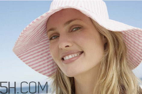 烤瓷牙取下來還能用嗎？瓷貼面美白對(duì)牙齒有損害嗎？