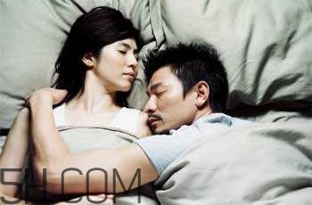 男人趴著睡對(duì)身體的危害有哪些？男人趴著睡有哪些危害？