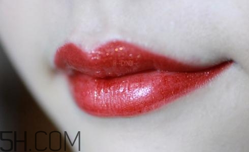 涂口紅可以吃東西嗎？每天涂口紅有沒有危害？