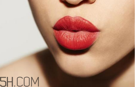 涂口紅可以吃東西嗎？每天涂口紅有沒有危害？