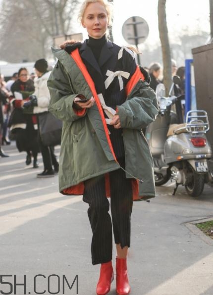 穿短靴怎么配衣服好看？短靴搭配什么上衣？