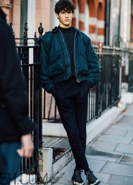 男士九分褲配什么襪子好看？男士九分褲搭配襪子圖片