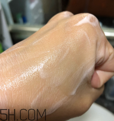 蘭芝多效潔顏膏成分是什么？適合干皮嗎？