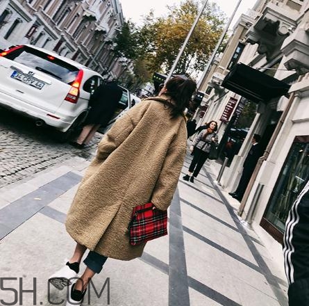 羊羔毛外套貴嗎？羊羔毛大衣價格