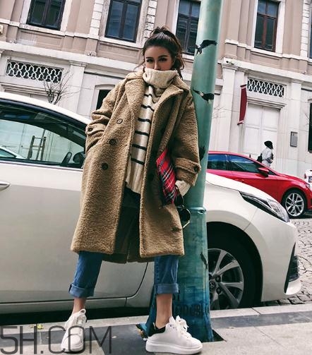 羊羔毛外套貴嗎？羊羔毛大衣價格