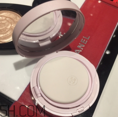 香奈兒氣墊香水怎么打開？香奈兒氣墊香水怎么用