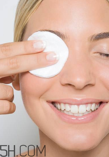 卸妝膏可以當(dāng)洗面奶用嗎？用自然哲理洗面奶還用先卸妝嗎？