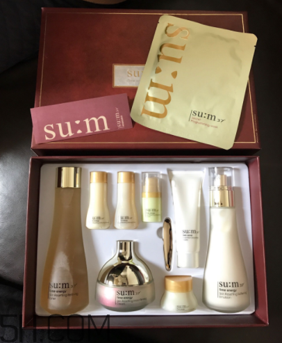 SUM37時光肌底套盒有什么？適合什么膚質(zhì)？