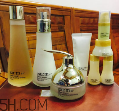 SUM37時光肌底套盒有什么？適合什么膚質(zhì)？