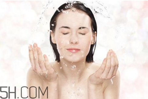 素顏霜v7真的不用卸妝嗎？卸妝時水溫要注意什么？